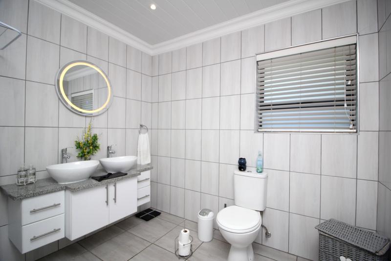 5 Bedroom Property for Sale in Reebok Western Cape